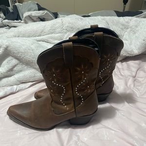 women’s cowboy boots
